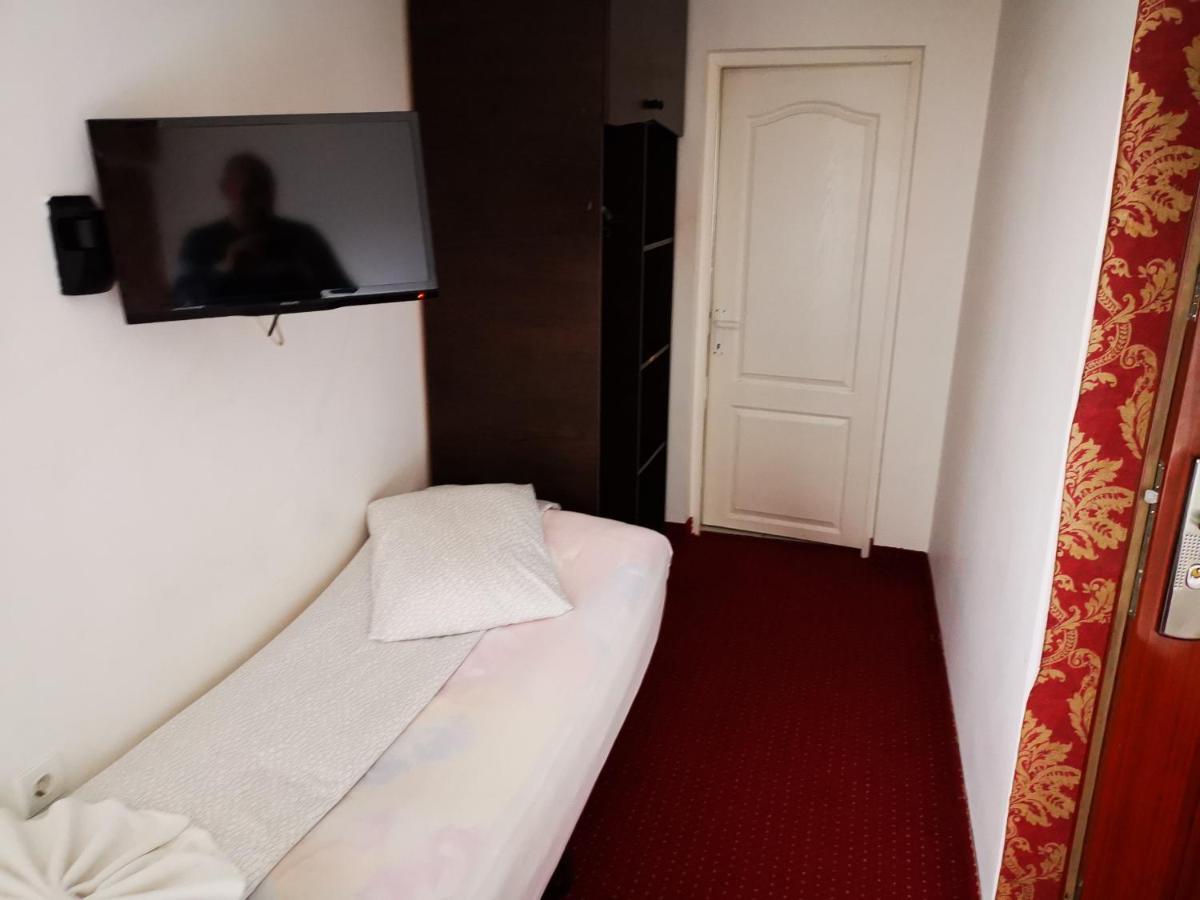 Golden Pension Тыргу-Жиу Экстерьер фото