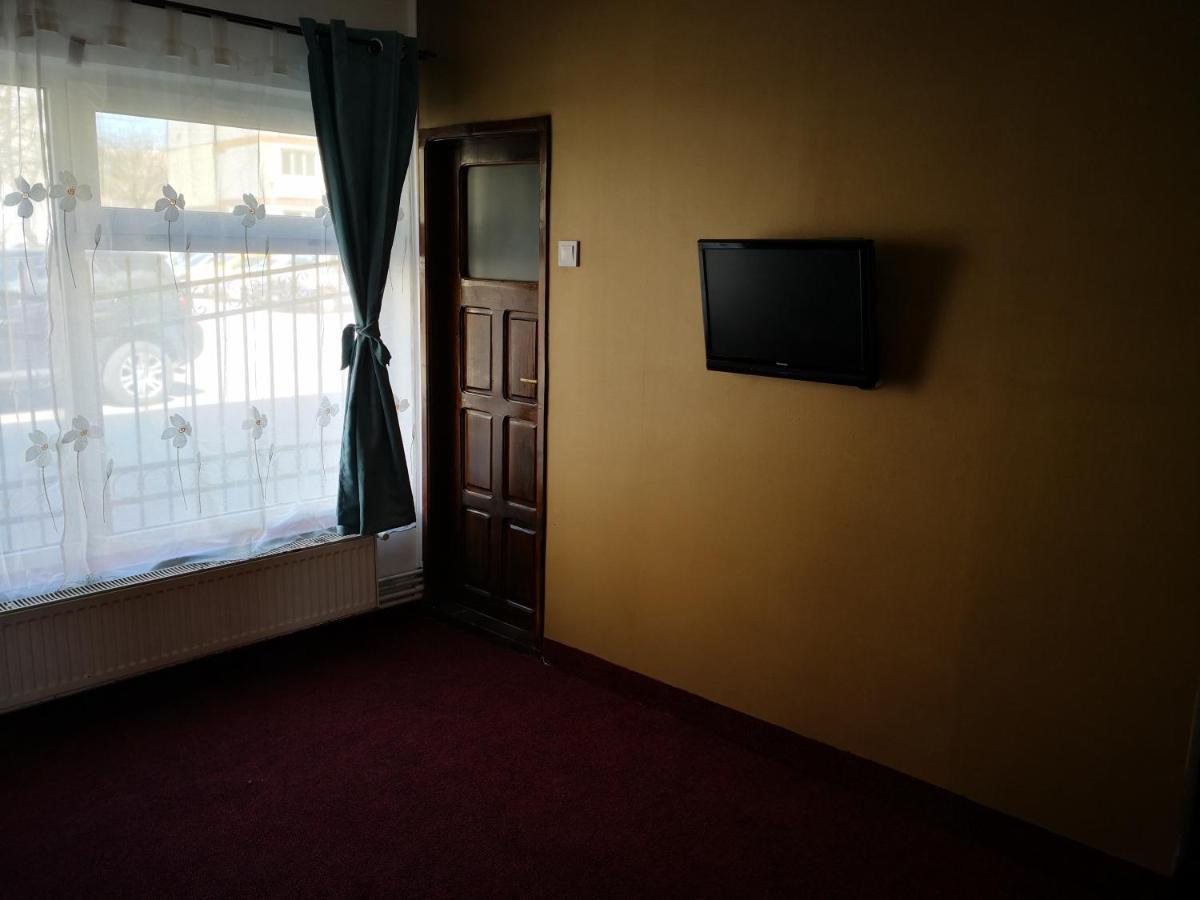 Golden Pension Тыргу-Жиу Экстерьер фото