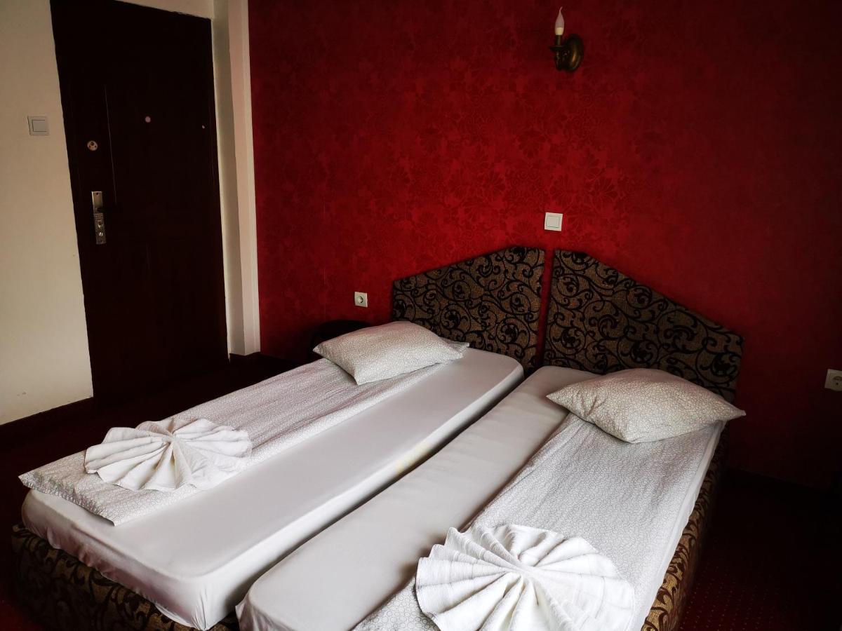 Golden Pension Тыргу-Жиу Экстерьер фото